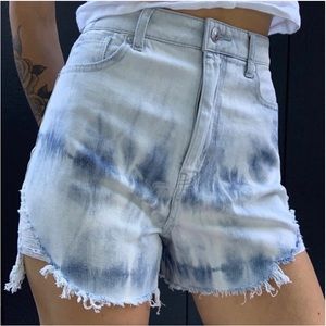 AMERICAN EAGLE OUTFITTERS TIE DYE HIGH-WAIST FRAYED HEM DESTRESS MOM SHORTS